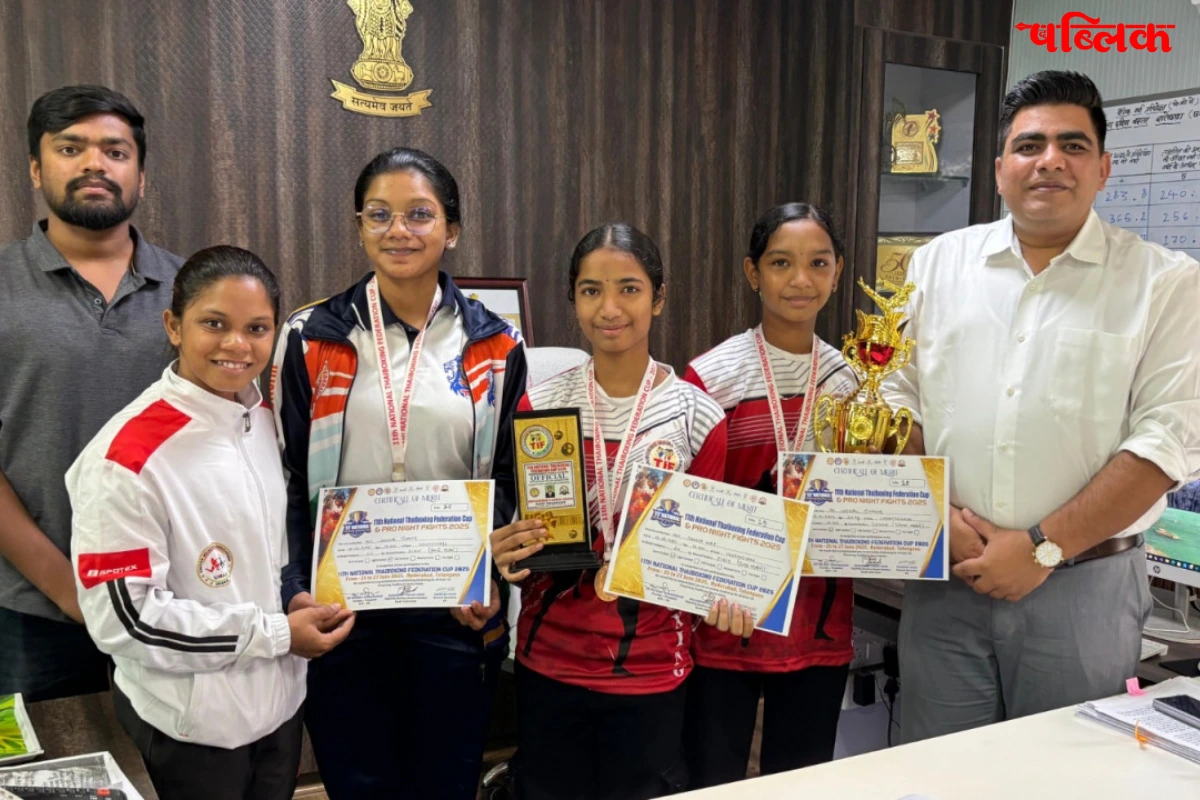 Bastar girls in thai boxing