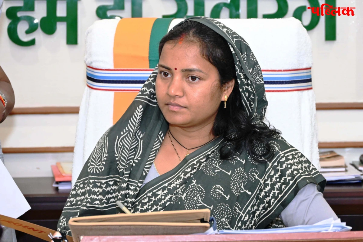 Laxmi Rajwade action on poor quality supply