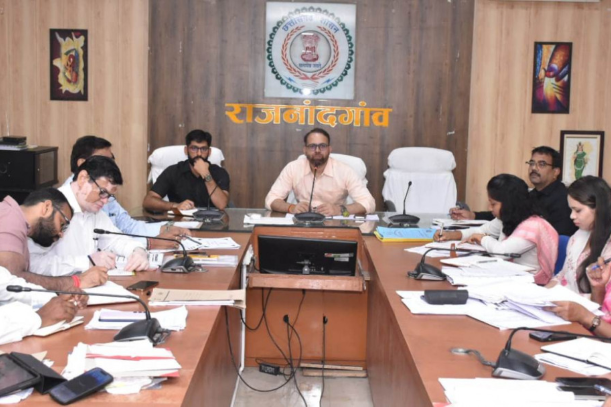 Collector Sarveshwar Narendra Bhure e-office implementation