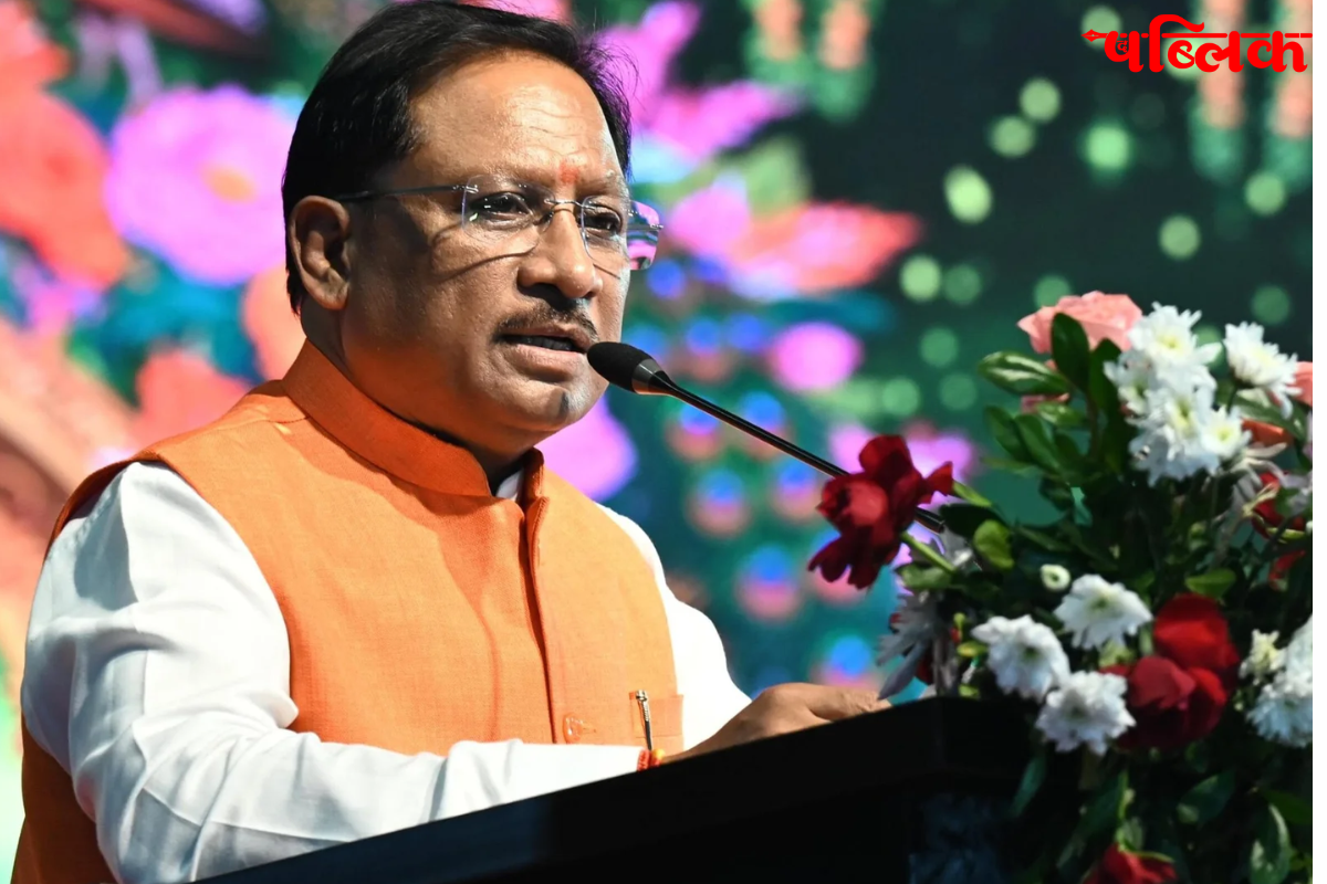 51 Naxalites surrender Chhattisgarh