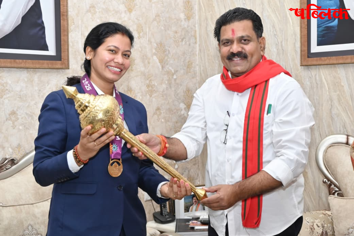 Akanksha Satyavanshi with Vijay Sharma Deputy CM